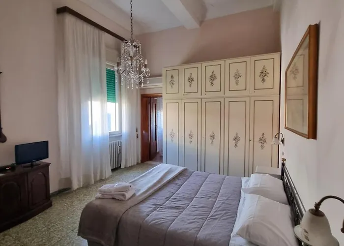 Couette-café Viaemilia 3*